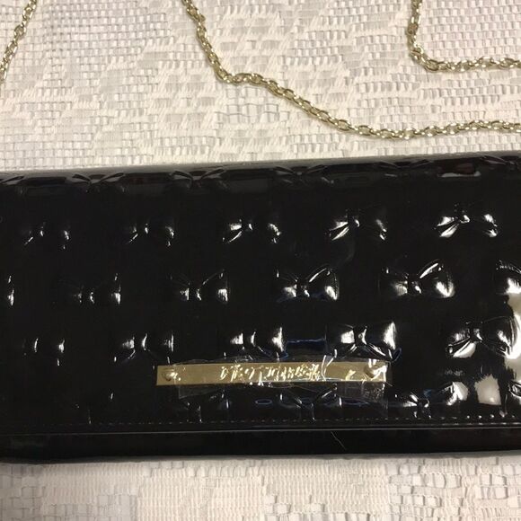 Betsey Johnson Black Bow Gold Chain Clutch Crossbody PVC NWT - Picture 2 of 11